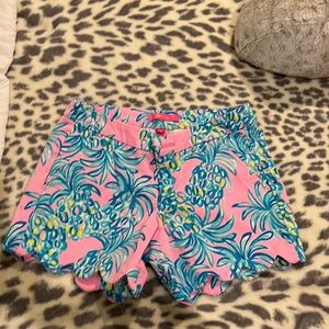 Lilly Pulitzer shorts scallop hem pineapples and pink size 2 like new